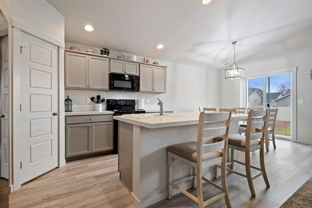 Beautiful Brand New Kuna Home! 外观 照片