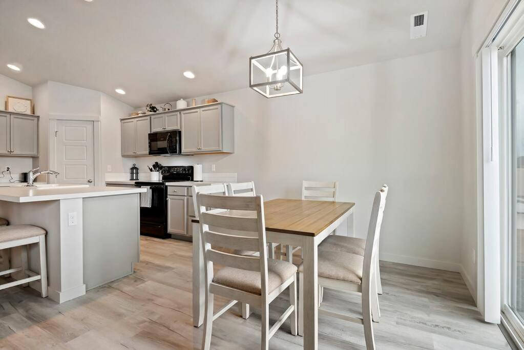 Beautiful Brand New Kuna Home! 外观 照片