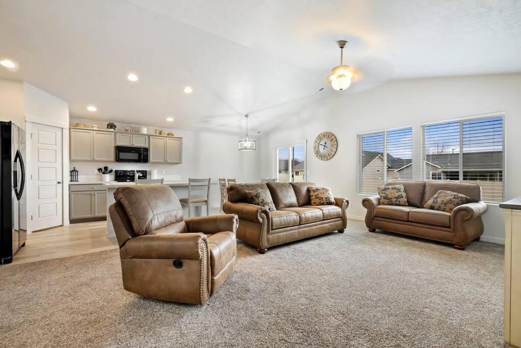 Beautiful Brand New Kuna Home! 外观 照片