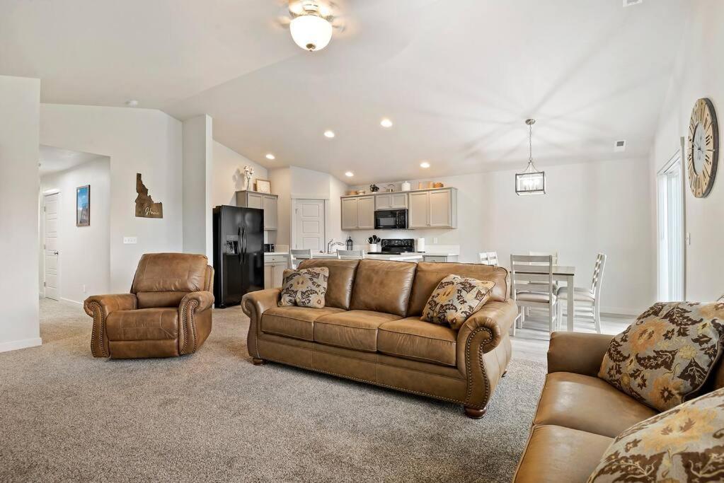 Beautiful Brand New Kuna Home! 外观 照片