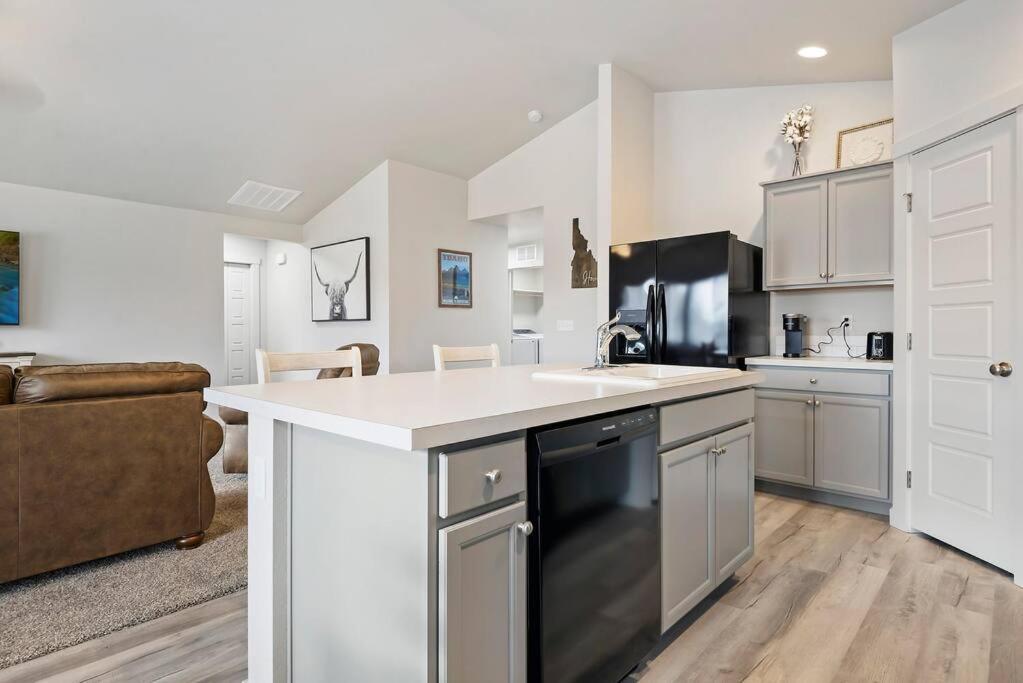 Beautiful Brand New Kuna Home! 外观 照片